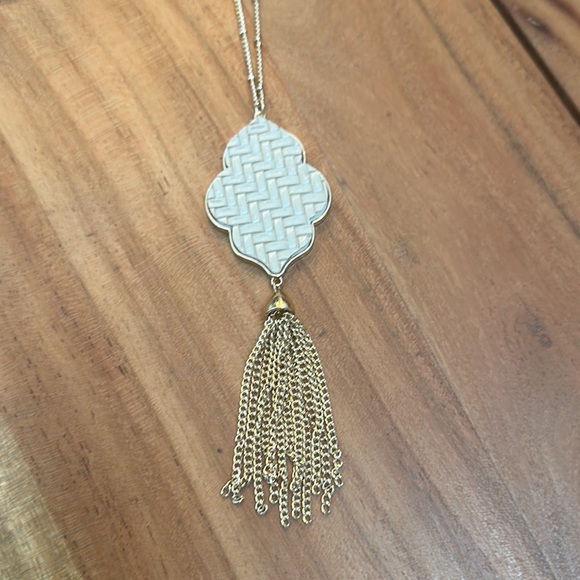 Super Cute Earrings and Necklace 🍁🥰 - Picture 3 of 4